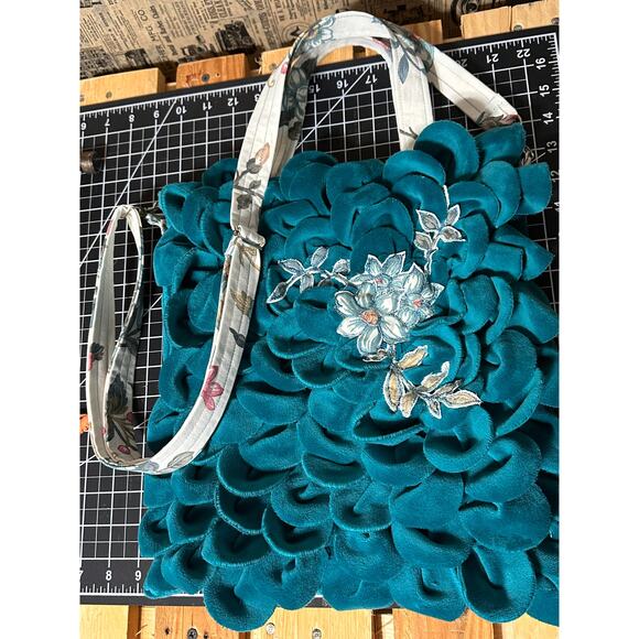 Handmade Petal Purse with matching pocket insert and embroidered accents. - Picture 5 of 10